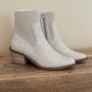 DV by Dolce Vita Off-white Olystia Stretch Bootie in size 8.5.